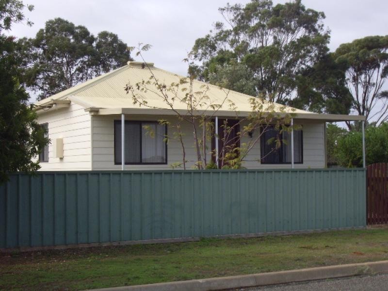 1 Firth Avenue, Cummins SA 5631