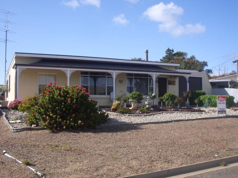 8 Louth Terrace, Louth Bay SA 5607