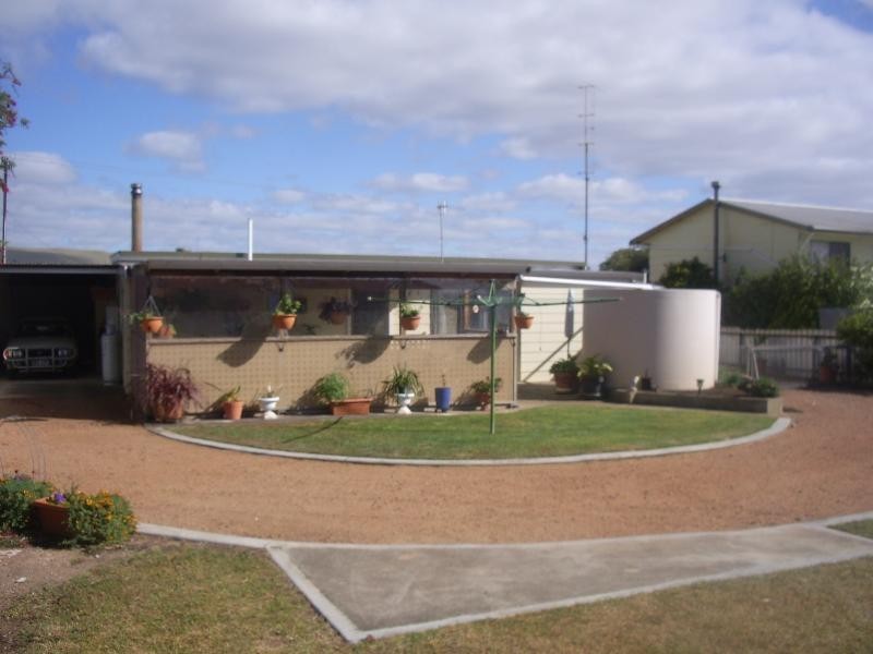 8 Louth Terrace, Louth Bay SA 5607