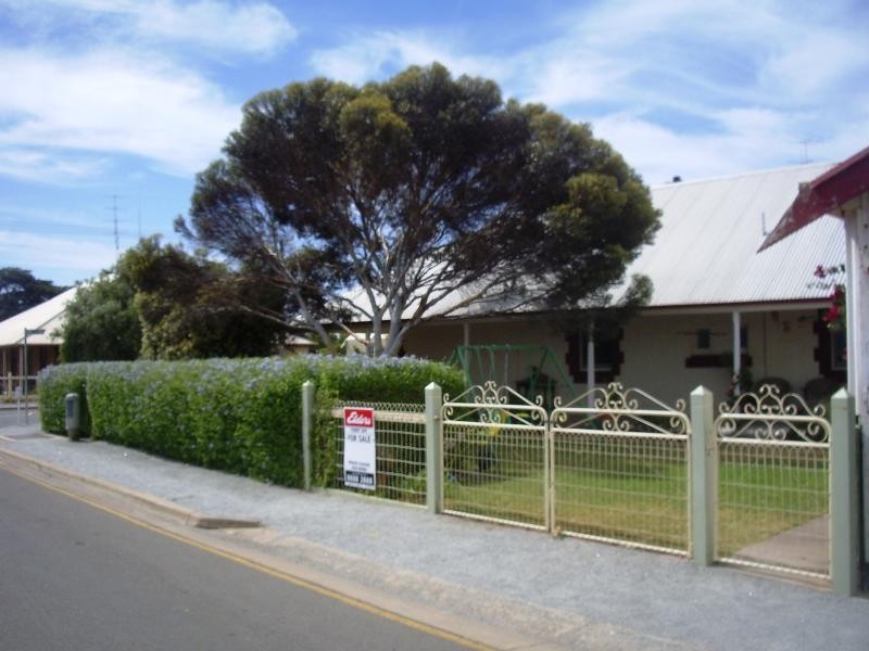 2 Lawrie Street, Tumby Bay SA 5605