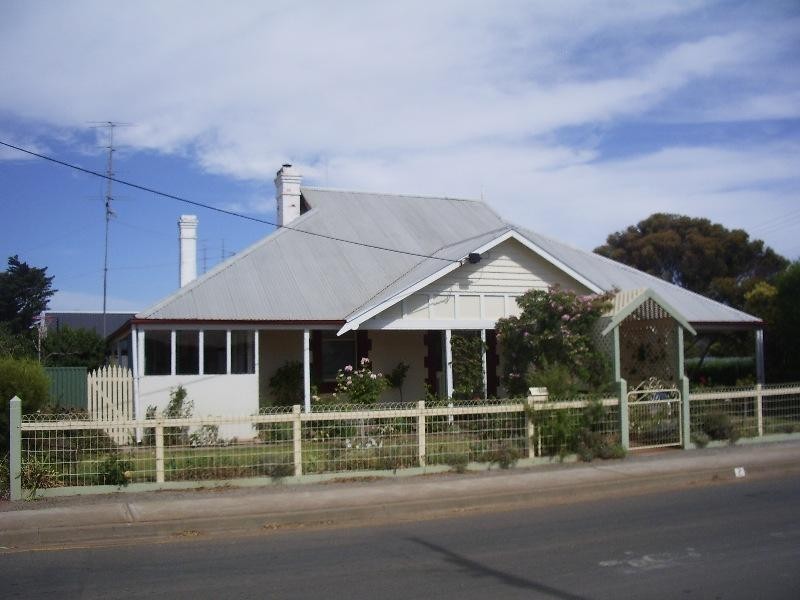 2 Lawrie Street, Tumby Bay SA 5605