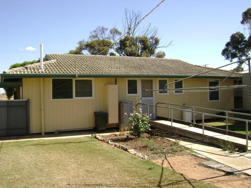 8 Airport Rd, Cleve SA 5640