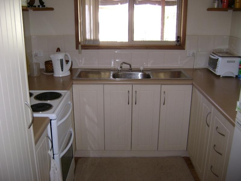 6 Cleve-Arno Bay Rd, Cleve SA 5640
