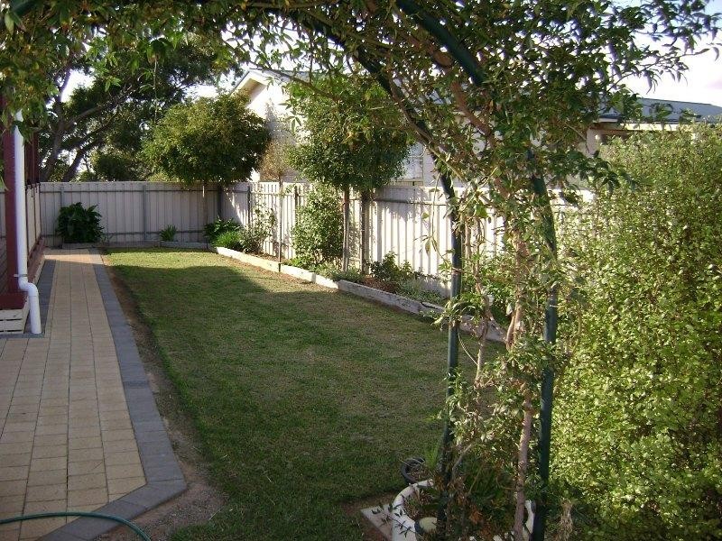 6 Cleve-Arno Bay Rd, Cleve SA 5640