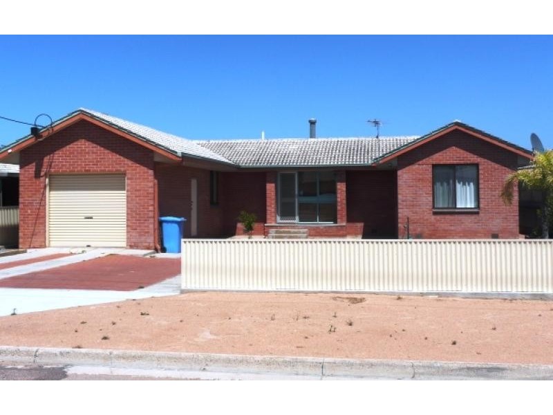 9 Lambeff Street, Ceduna SA 5690