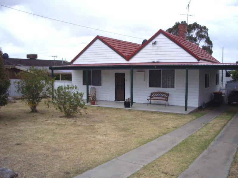 14 QUEEN STREET, Ararat VIC 3377