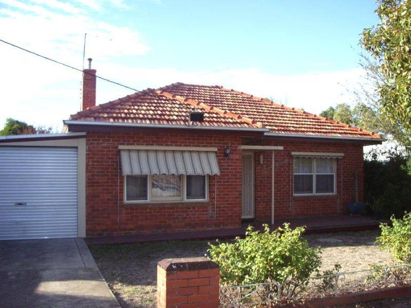 11 FLATTELY STREET, Ararat VIC 3377