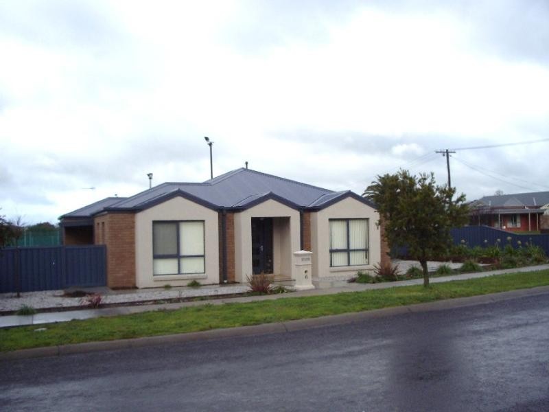 6 LOWE STREET, Ararat VIC 3377