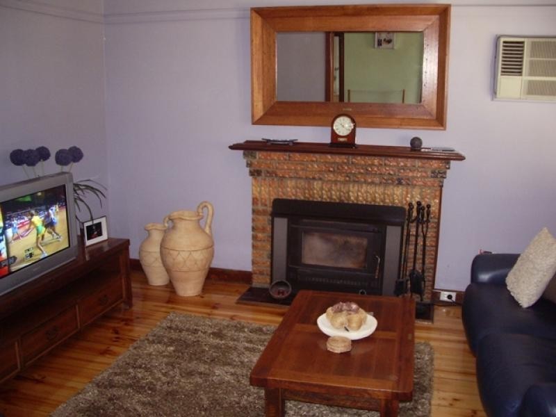 7 BANKSIA STREET, Ararat VIC 3377