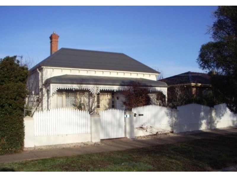 33 BANFIELD STREET, Ararat VIC 3377
