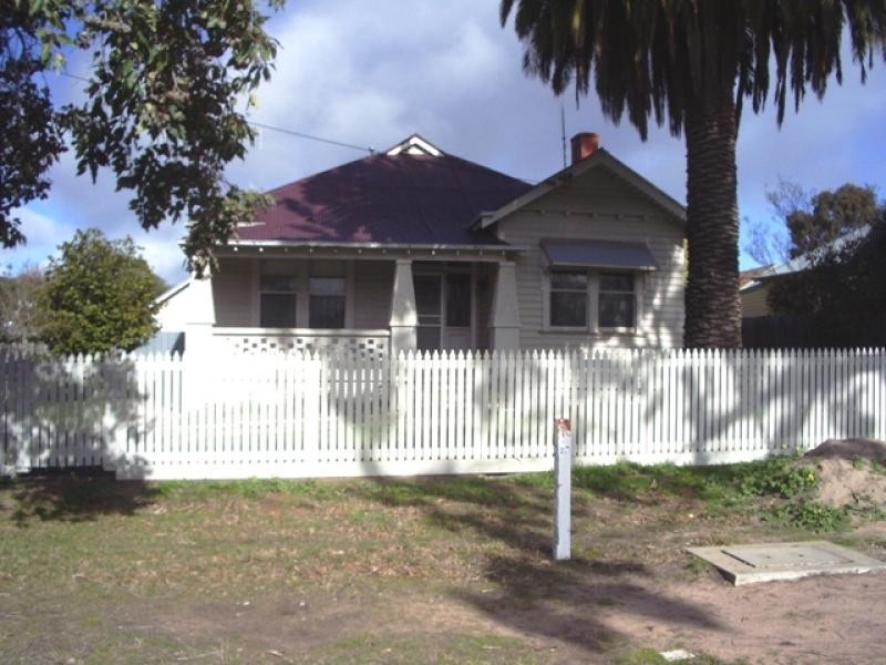 14 MC GIBBONY ST, Ararat VIC 3377