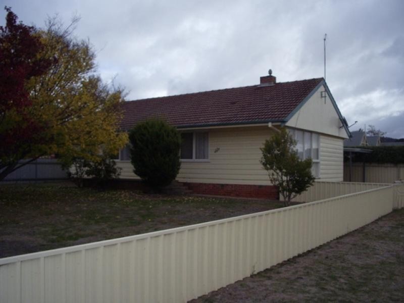 17 Vincent St, Ararat VIC 3377