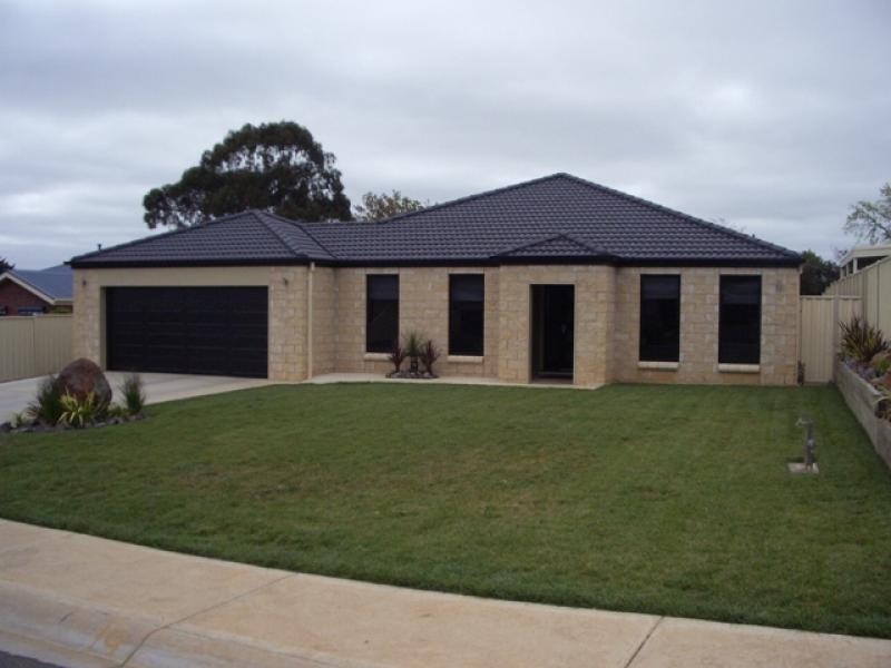 6 Kim’s Close, Ararat VIC 3377