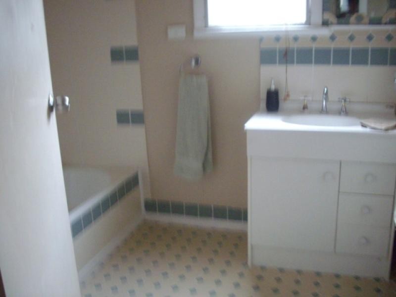 18 School Road, Westmere VIC 3351