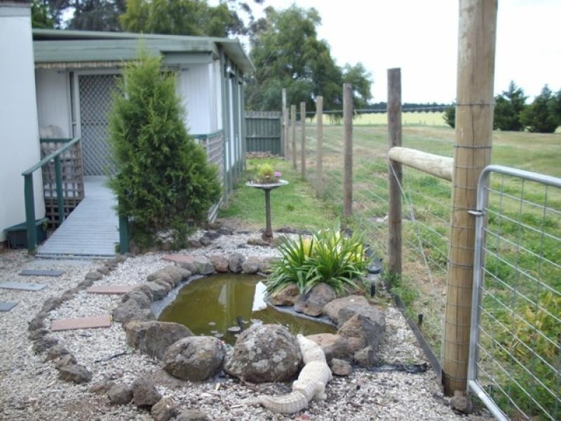 18 School Road, Westmere VIC 3351