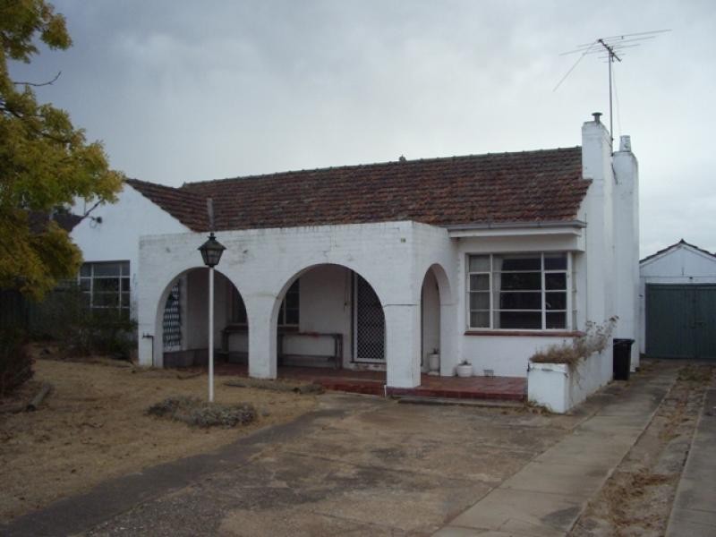 16 Baird Street, Ararat VIC 3377