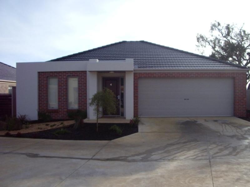 Unit 4/27 Basham Street, Ararat VIC 3377
