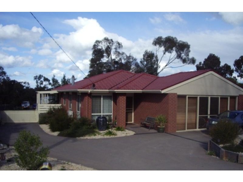 99 Port Fairy Rd, Ararat VIC 3377