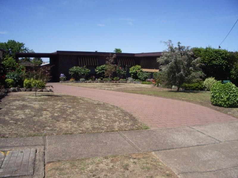 2 Ellerker Avenue, Ararat VIC 3377