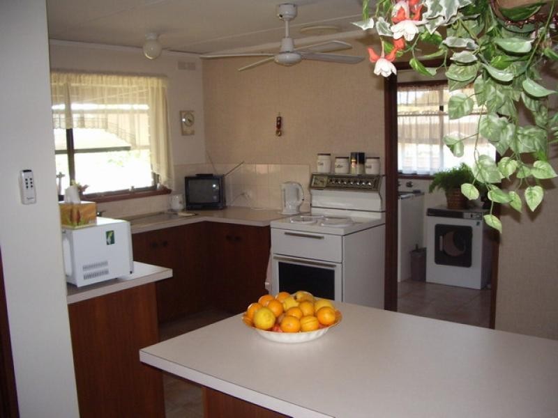 2 Ellerker Avenue, Ararat VIC 3377