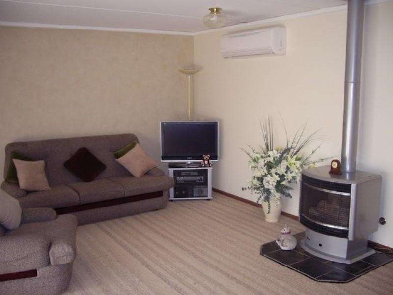 2 Ellerker Avenue, Ararat VIC 3377