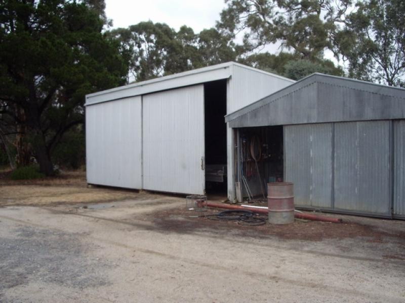 6132 Western Highway, Middle Creek VIC 3375