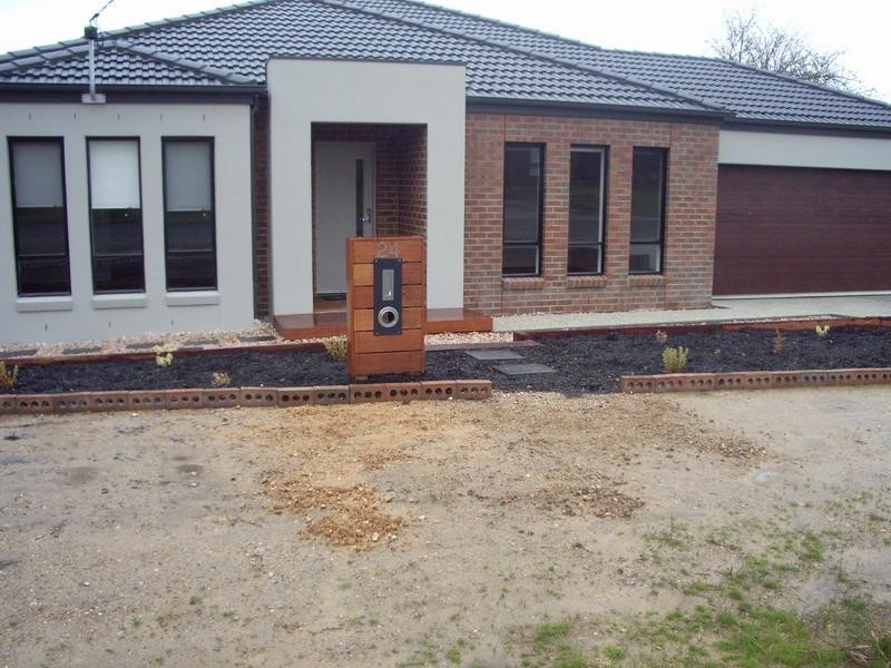 24 Ellerker Ave, Ararat VIC 3377