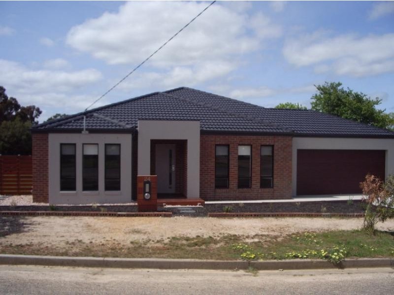 24 Ellerker Avenue, Ararat VIC 3377