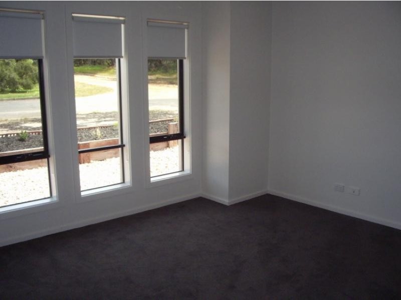 24 Ellerker Avenue, Ararat VIC 3377