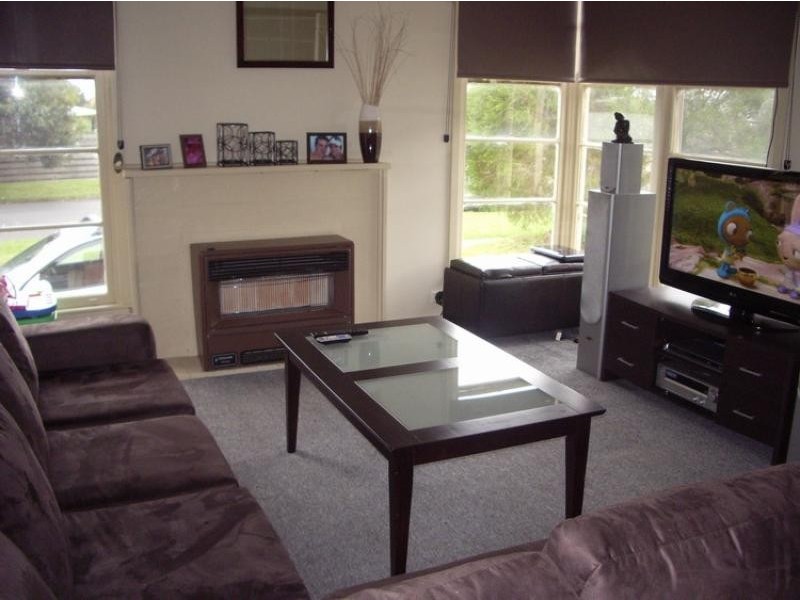 4 Churchill Av, Ararat VIC 3377