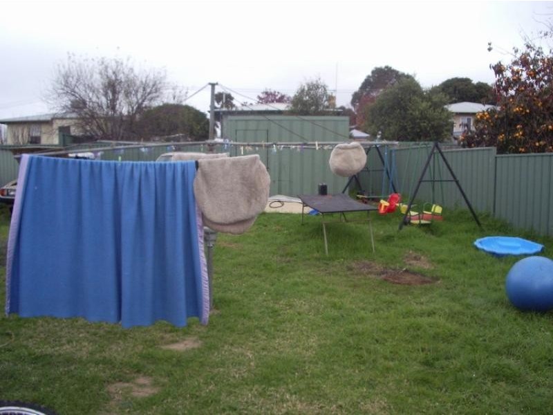 4 Churchill Av, Ararat VIC 3377