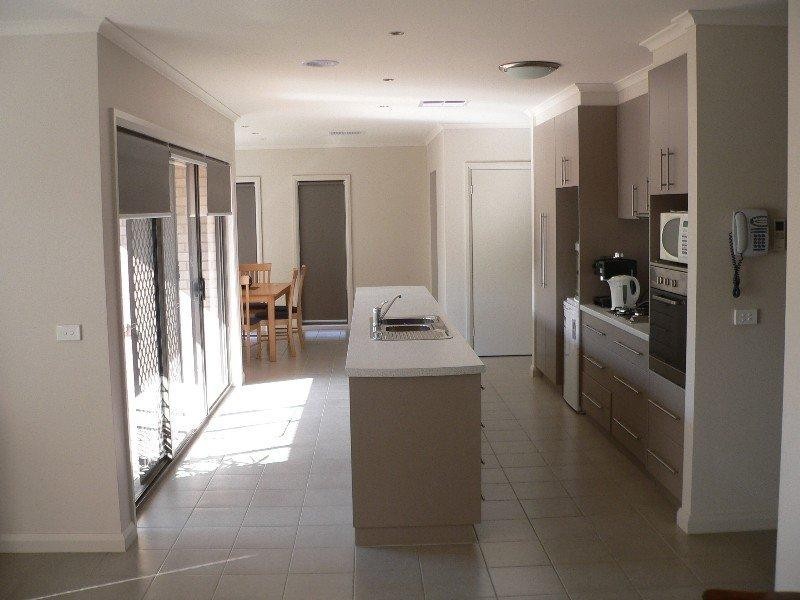 1/16 Wattletree Grove, Benalla VIC 3672
