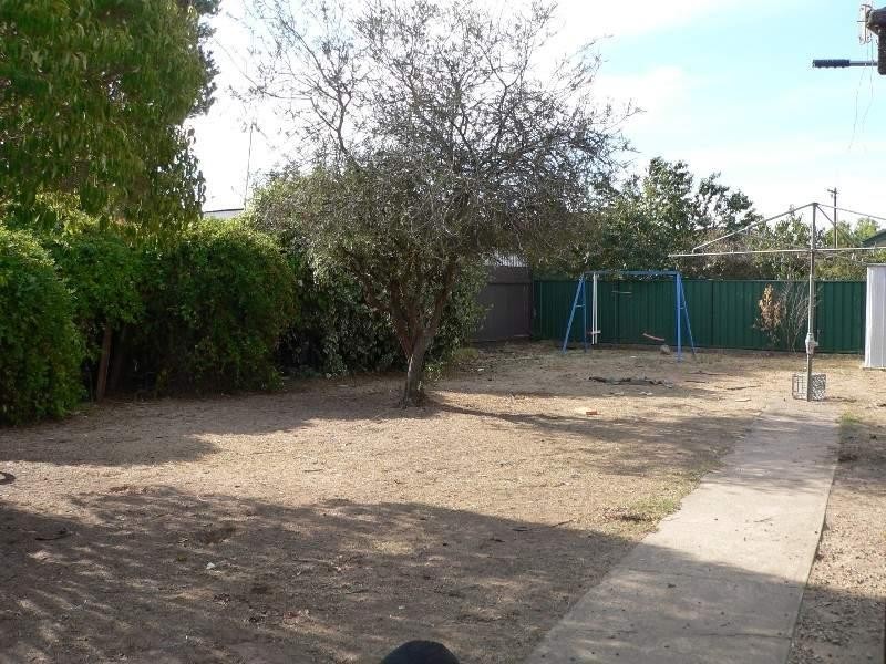 31 MEADOWS AVENUE, Benalla VIC 3672