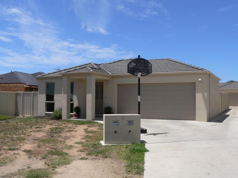 Unit 1/13 Wattletree Grove, Benalla VIC 3672