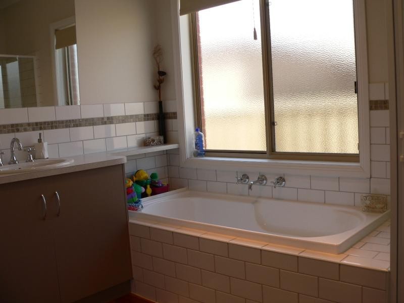 14 Monash Drive, Benalla VIC 3672