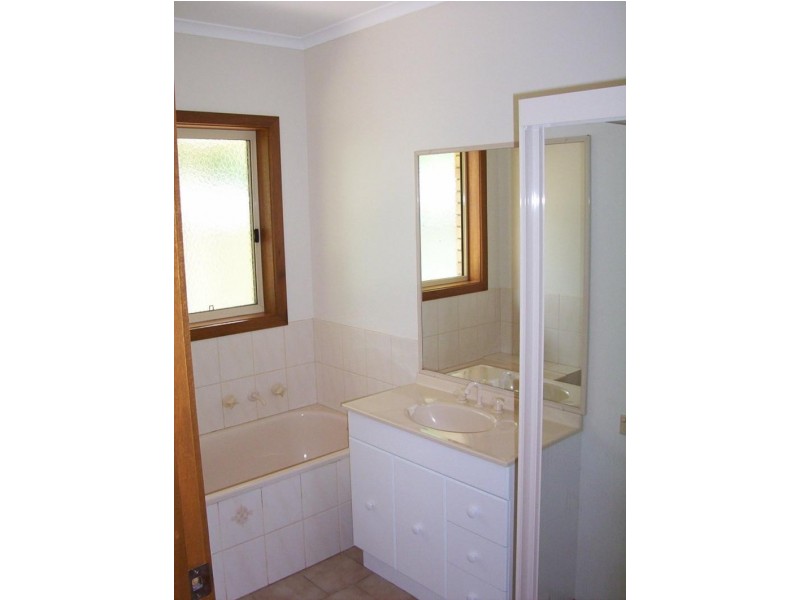 Unit 2/7 Goodenia Drive, Benalla VIC 3672