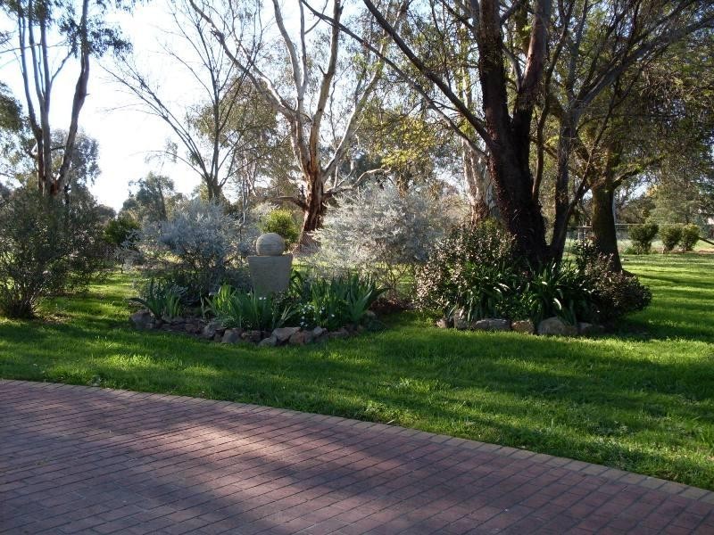 65 Grant Drive, Benalla VIC 3672