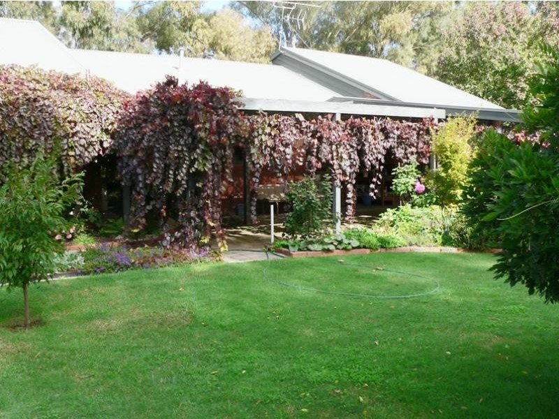 10 Noarana Drive, Benalla VIC 3672