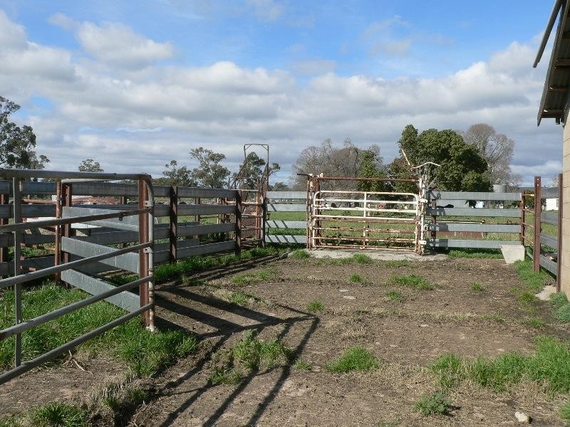 221 SMITH ROAD, Benalla VIC 3672