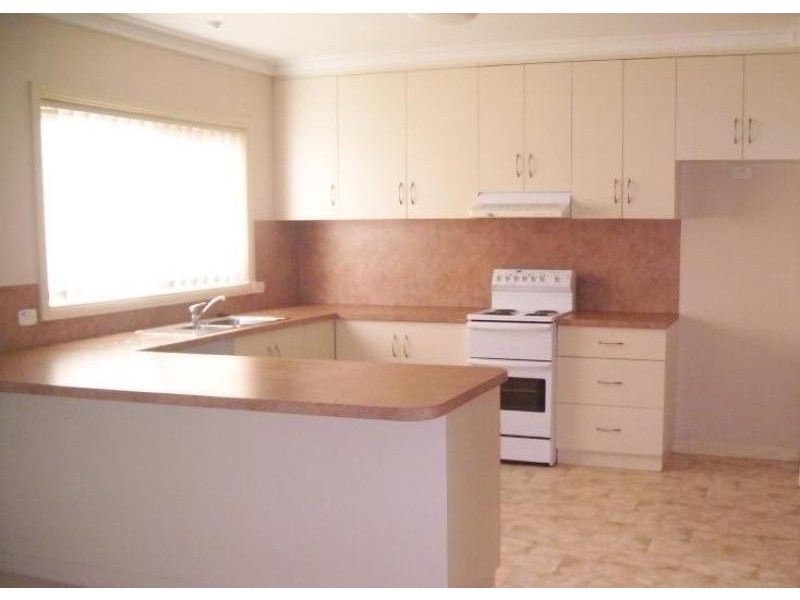 2/17 Witt Street, Benalla VIC 3672