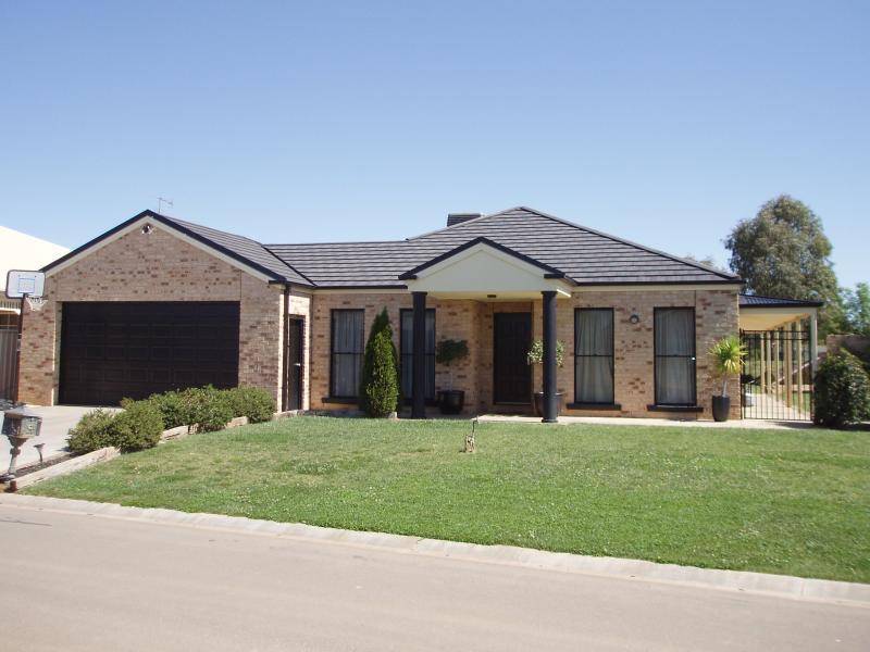 10 KINGFISHER DRIVE WEST, Moama NSW 2731