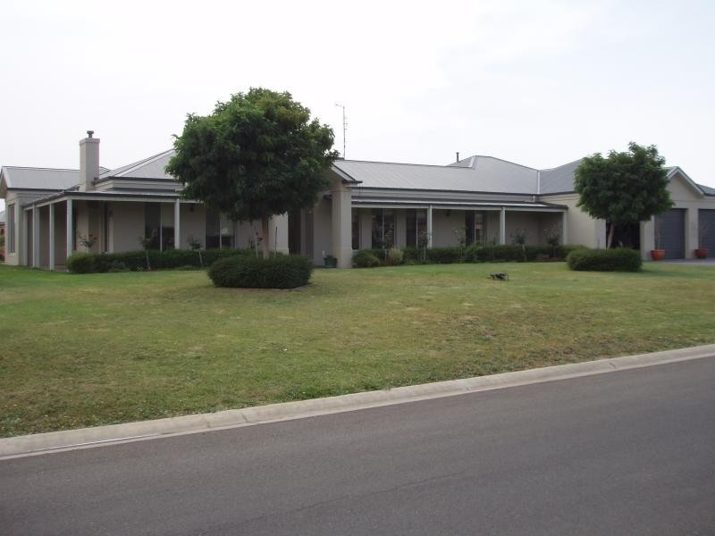 11 Winbi Drive, MOAMA, Echuca VIC 3564