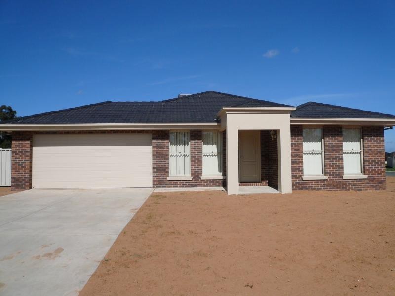 6 DUMFRIES COURT, Moama NSW 2731