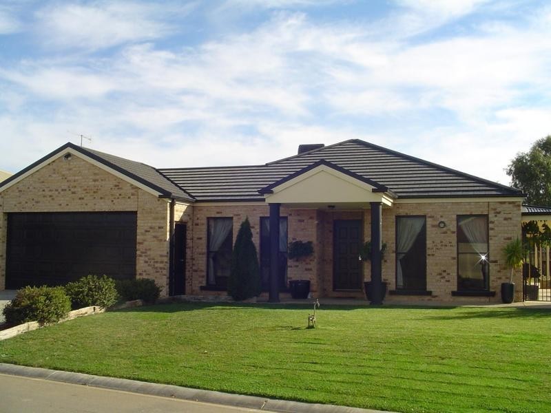 10 Kingfisher Drive West, MOAMA, Echuca VIC 3564