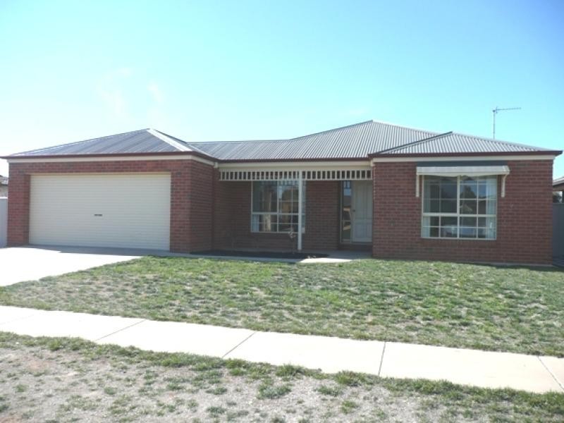 16 Aberdeen Way, Moama NSW 2731