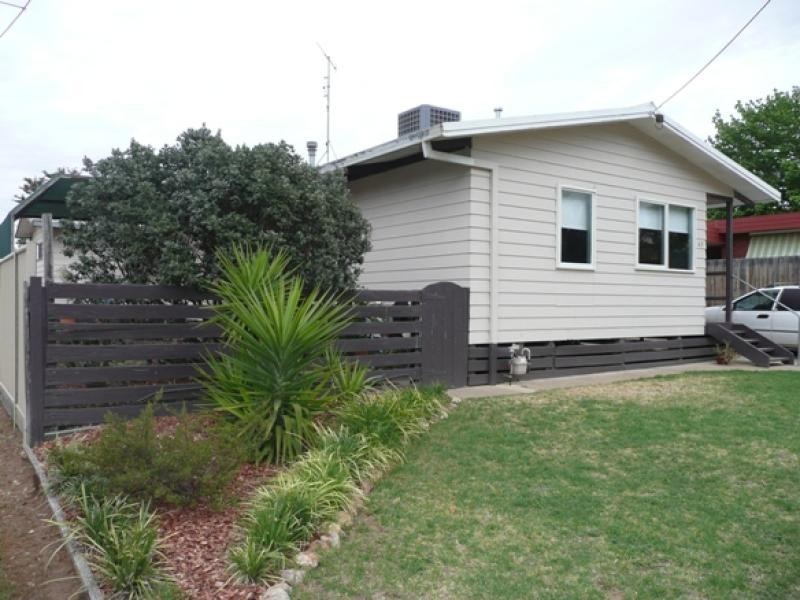 63 Campaspe Esplanade, Echuca VIC 3564