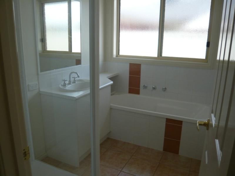 2 b Glencoe Boulevard, Moama NSW 2731