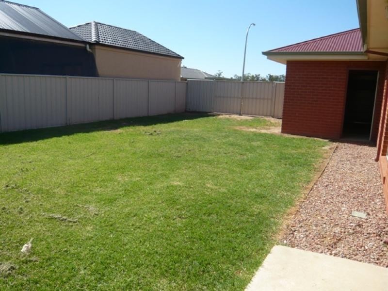 2 b Glencoe Boulevard, Moama NSW 2731