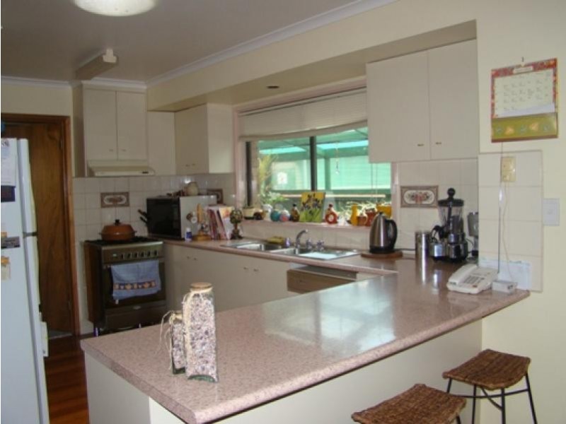 16 Campaspe Street, Rochester VIC 3561