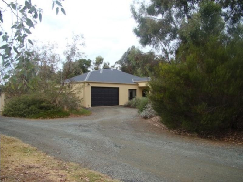 11 Cohen Street, Rochester VIC 3561